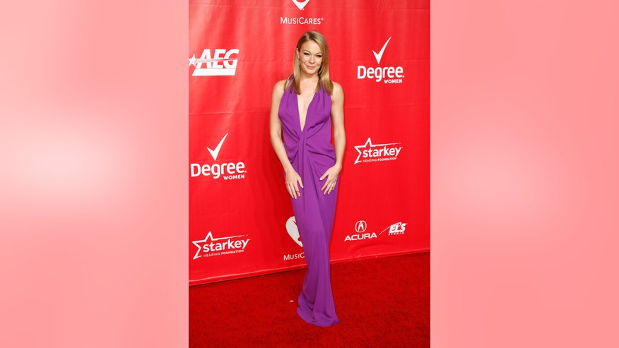 leann rimes in purple reuters.jpg